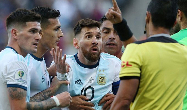 Messi out! This is the second time Leo has been sent off while playing for his national team [PHOTOS].