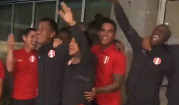 Perú vs. Brasil: así fue el banderazo de hinchas y jugadores de la selección en Río [FOTOS]