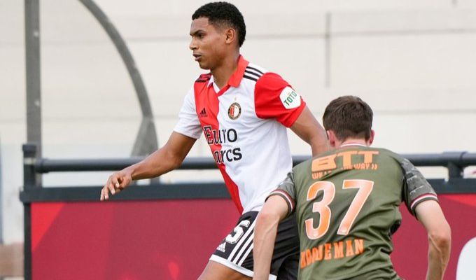 Listo para el debut: Marcos López jugó en amistoso del Feyenoord