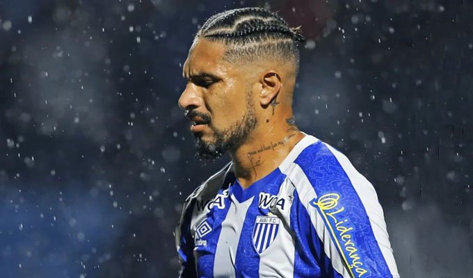Brazil: Forward Paolo Guerrero suffered a knee injury and will be out for Avaí's game against Fortaleza.