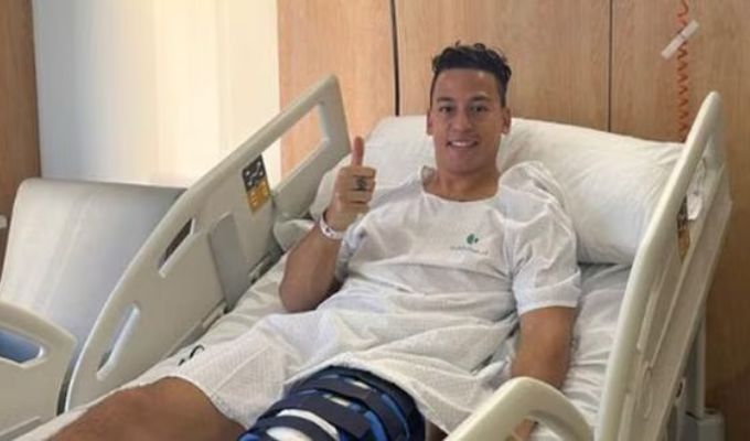 Cristian Benavente fue operado de la rodilla de manera exitosa: 
