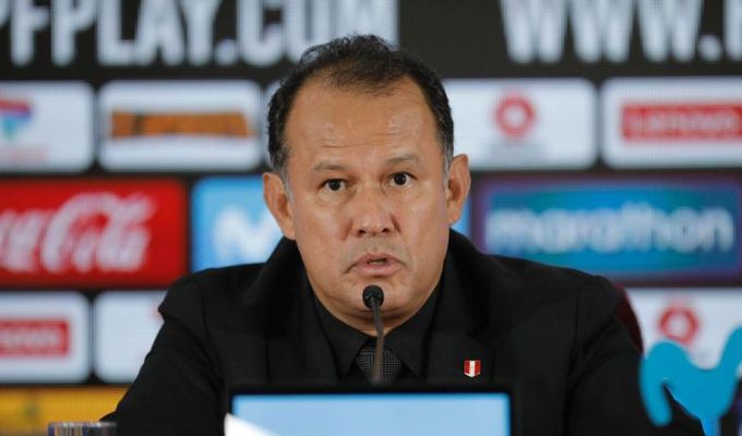 Reynoso confirma que Perú jugará con línea de 3 ante Alemania y señala que 