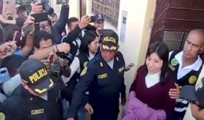 Betssy Chávez expremier detenida es trasladada