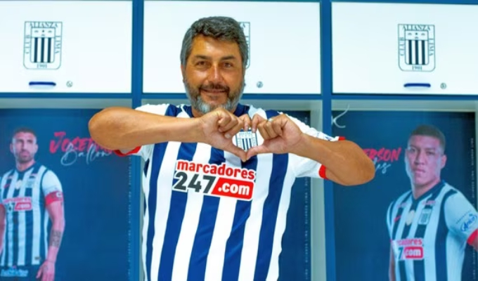 Alianza Lima: José Letelier was presented as the new coach of the women's team.