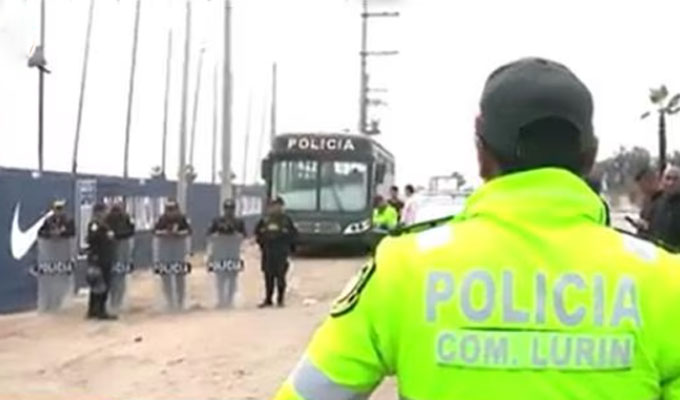 Alianza Lima: jugadores entrenan con fuerte resguardo policial por temor a reclamos de hinchas