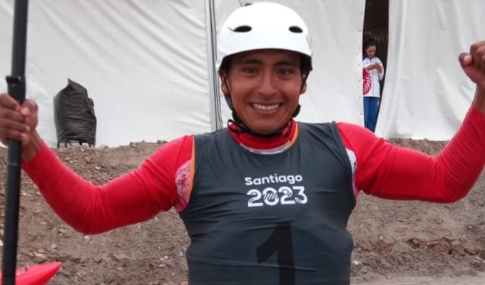 Medal for Peru! Eriberto Gutiérrez won a bronze medal in canoeing at the Pan American Games.
