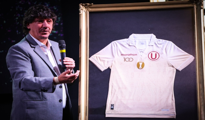 ¡Festéjalo crema! Universitario presentó su camiseta por los 100 años de vida institucional