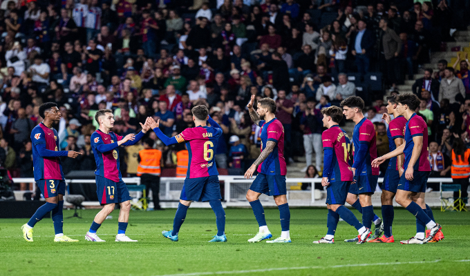 Barcelona golea al Sevilla y llega como líder para el clásico español ante el Real Madrid