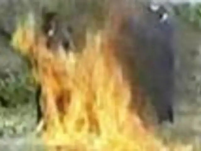 Puno: pobladores queman vivo a hombre acusado de robar una moto