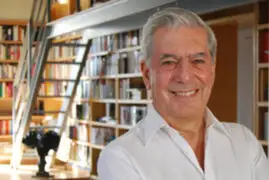 Gobierno de Panamá condecoró a novelista Mario Vargas Llosa