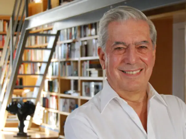 Gobierno de Panamá condecoró a novelista Mario Vargas Llosa
