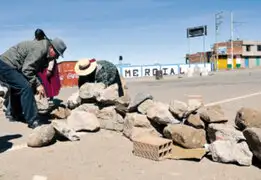 Manifestantes en Puno retoman paro antiminero bloqueando la carretera a Desaguadero