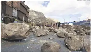 Manifestantes en Puno continúan bloqueando las vías hacia Arequipa y Cusco 