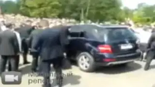 Presidente ruso pierde control de auto y atropella a un grupo de personas