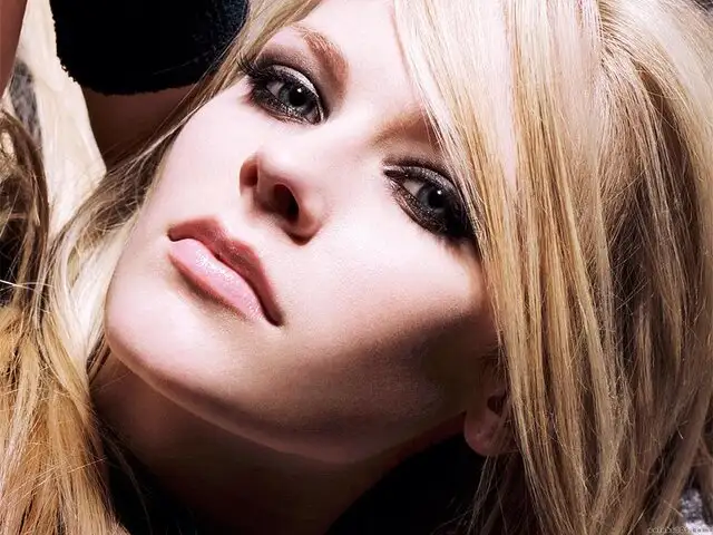 Hombre asesina a su madre por no dejarlo ir a un concierto de Avril Lavigne