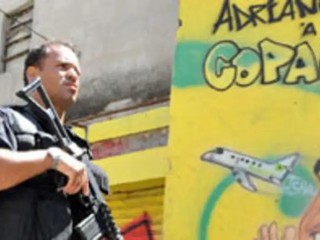 Fuerzas de orden irrumpen favelas en Río de Janeiro 