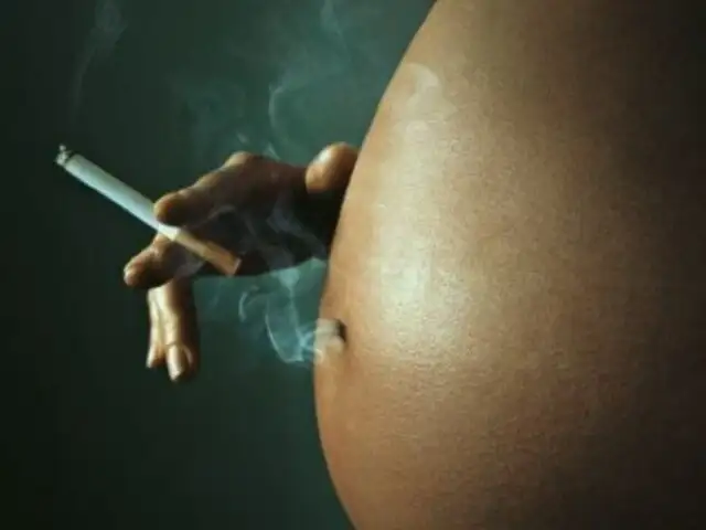 Expertos afirman que fumar durante el embarazo reduce colesterol 'bueno' de bebés