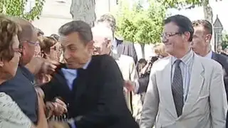Presidente francés Nicolas Sarkozy recibió agresión en visita a la localidad de Brax