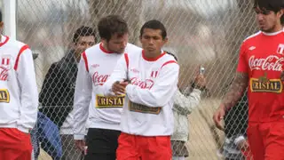 Perú entrenó este domingo y partió a Buenos Aires