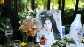 Familiares y amigos le dieron el último adiós a la cantante Amy Winehouse