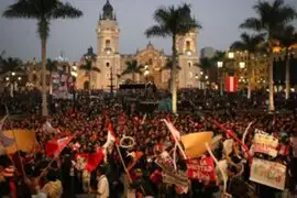 Desfile artístico se lleva a cabo en el Centro Histórico de Lima