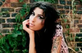 Ofrecen en internet fotos íntimas de la fallecida cantante Amy Winehouse