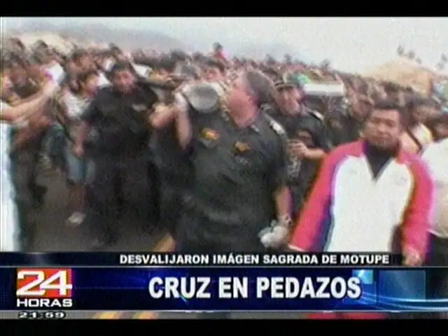 Ministro Hidalgo premió a los policías que recuperaron la Cruz de Motupe