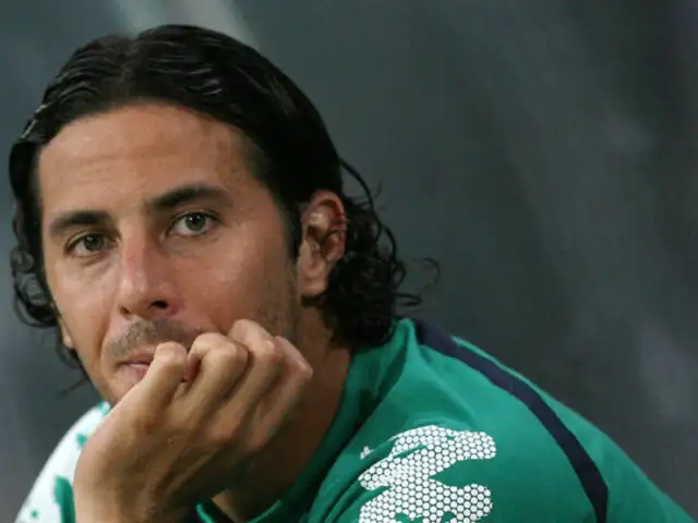 Claudio Pizarro dejaría el Bremen en caso no se clasifique a un torneo europeo