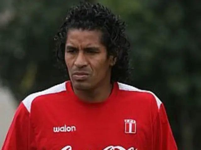 Futbolista Santiago Acasiete llegó a Lima para unirse a la selección