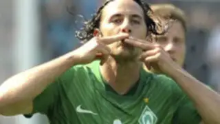 Claudio Pizarro permanecerá todo el 2012 en el Werder Bremen 