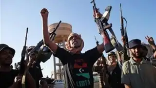 Rebeldes libios celebran el fin del régimen de Gadafi