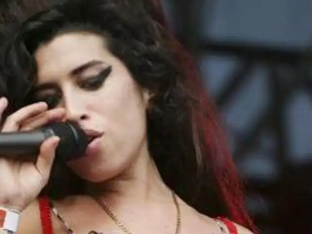 Revelan que Amy Winehouse se había comprometido con Reg Traviss antes de morir