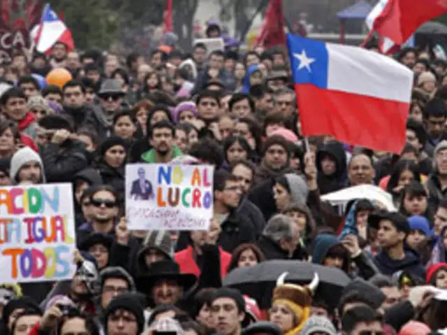 Chile: destituyen a policía que disparó y mato estudiante durante protestas