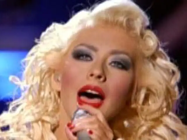 Estadounidenses consideran a Cristina Aguilera la peor intérprete de su himno