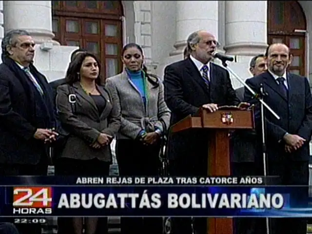 Presidente del Congreso Daniel Abugattás reabrió la plaza Bolívar