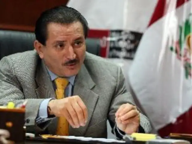 Ministro Vega confirma que se aumentará el sueldo mínimo a inicios de 2012