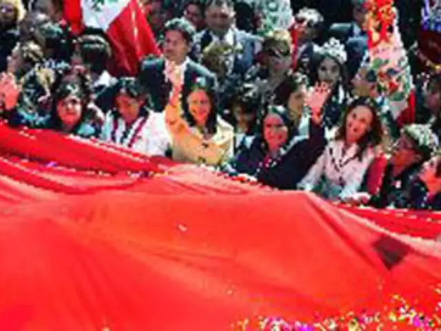 Por primera vez Primera Dama participó en Procesión de la Bandera en Tacna