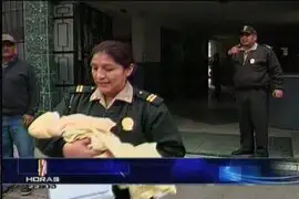 El padre de un bebe abandonado en San Martín de Porres se presentó ante el fiscal de familia 