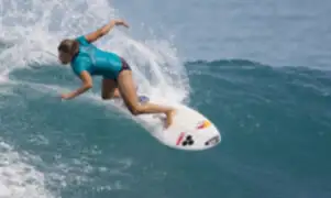 Sofía Mulanovich en los octavos de final en campeonato español de surfing