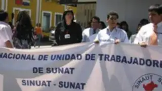 Trabajadores de la Sunat protestan en Arequipa solicitando aumento de salarios