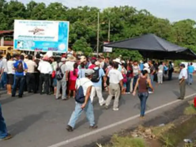 Pobladores de Yurimaguas bloquean carretera pidiendo mesa de diálogo