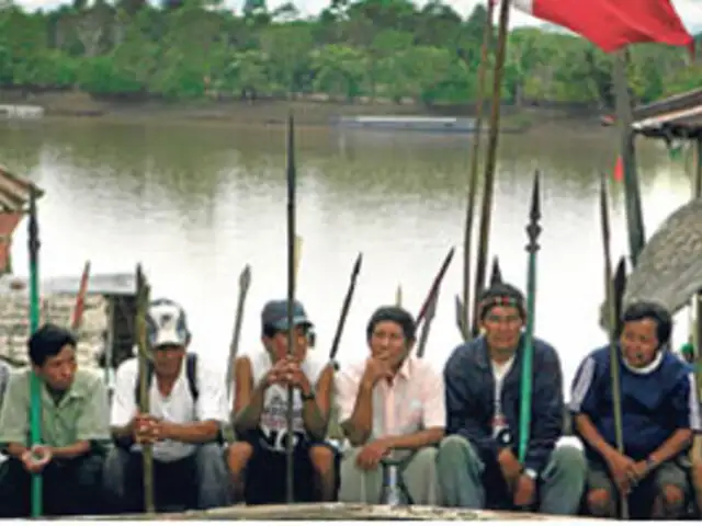 Nativos de Loreto bloquean río Morona exigiendo retiro de empresa petrolera