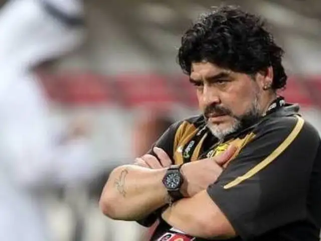 Maradona apedreó a periodistas argentinos que trataban de fotografiarlo