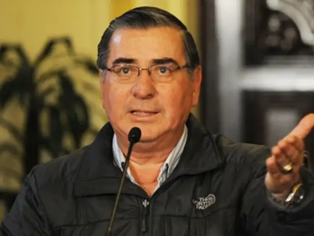 Ministro Valdés en contra de suspender campeonato por muerte de hincha