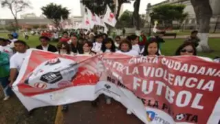 Alcaldesa Susana Villarán lideró marcha contra la violencia en el fútbol