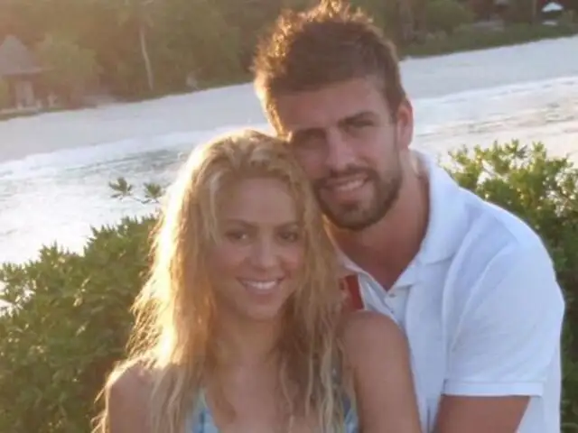Shakira desmiente en Twitter ruptura de noviazgo con Piqué