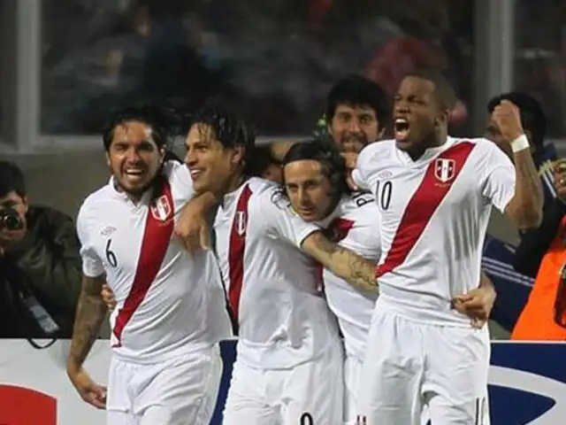 Selección peruana de fútbol viaja hoy a Santiago para el partido con Chile