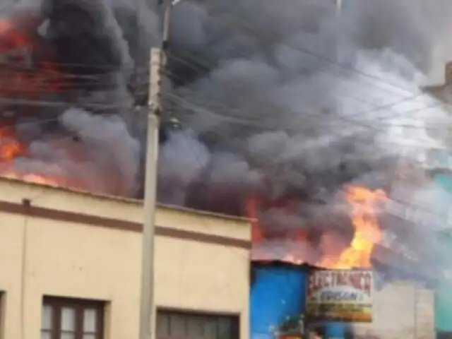 Bomberos voluntarios sofocaron incendio en Mollendo