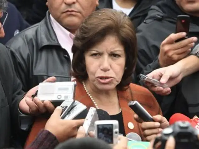 Lourdes Flores: Nadine no puede dar la cara por el presidente Humala