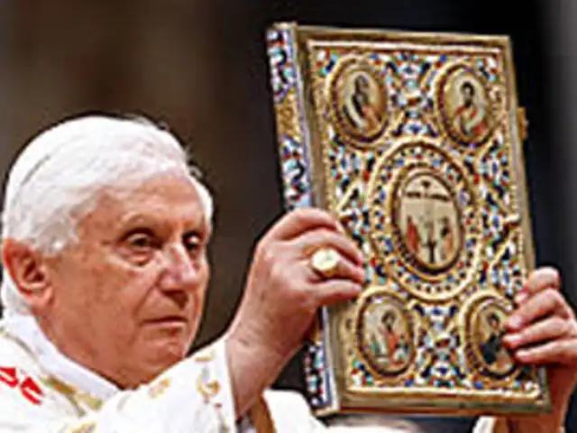 Benedicto XVI reconoce con vergüenza la violencia del cristianismo en su historia
